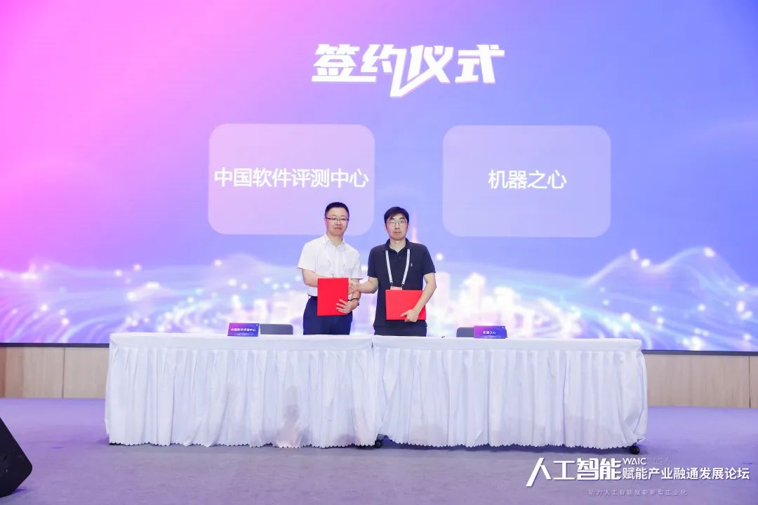 直击真实的甲方AGI需求,人工智能赋能产业融通发展论坛顺利召开 直击真实的甲方AGI需求,人工智能赋能产业融通发展论坛顺利召开