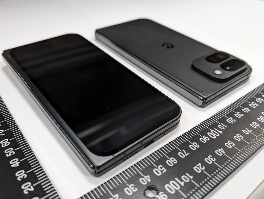 谷歌 Pixel 9 Pro Fold 折叠屏真机曝光:圆角矩形相机模组、潜望长焦镜头 谷歌 Pixel 9 Pro Fold 折叠屏真机曝光:圆角矩形相机模组、潜望长焦镜头