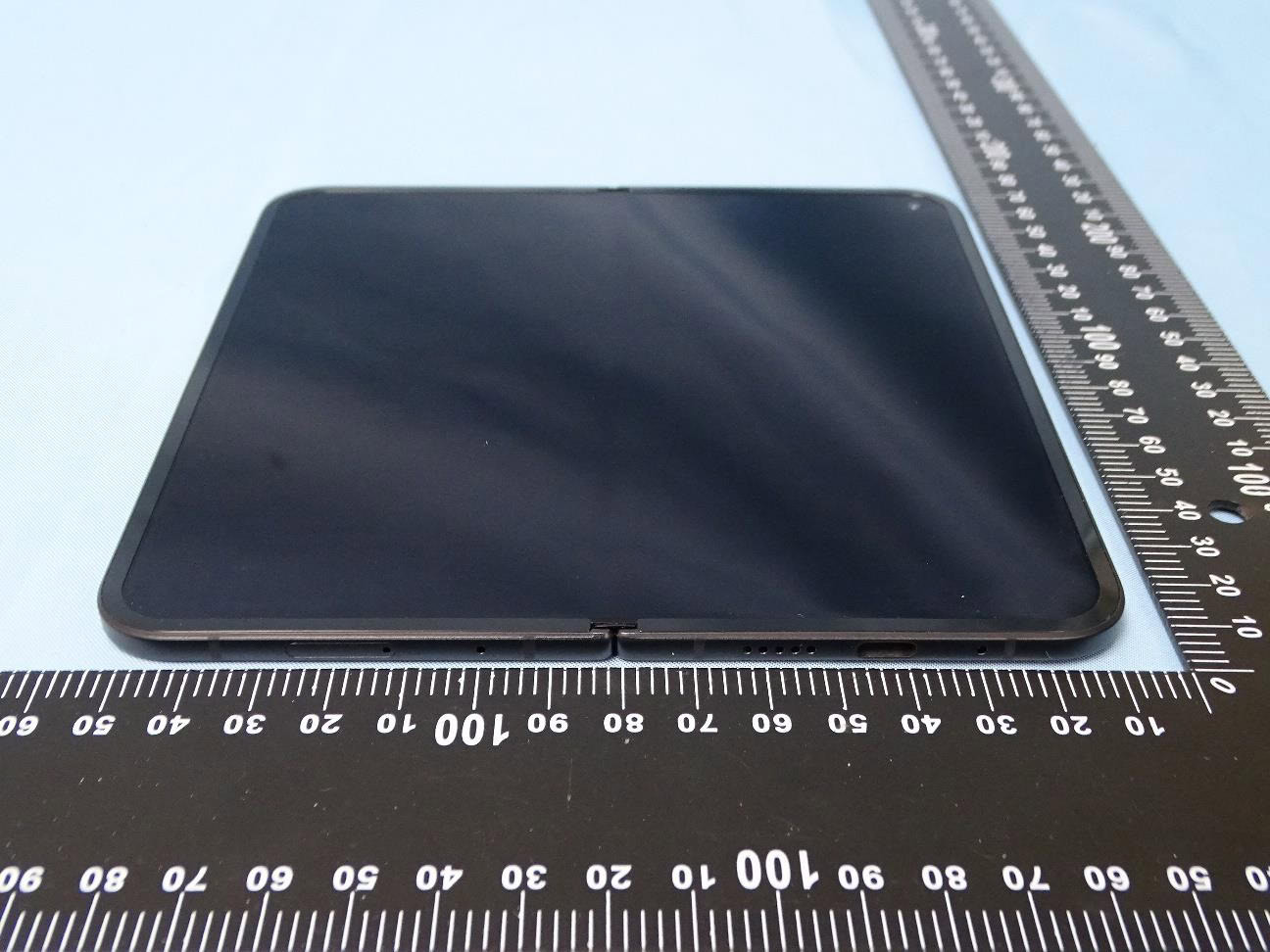 谷歌 Pixel 9 Pro Fold 折叠屏真机曝光:圆角矩形相机模组、潜望长焦镜头 谷歌 Pixel 9 Pro Fold 折叠屏真机曝光:圆角矩形相机模组、潜望长焦镜头