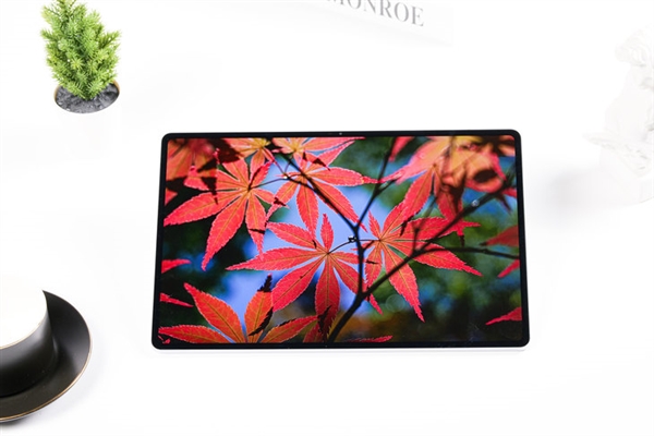 同档最好的OLED屏!荣耀平板MagicPad2上手 同档最好的OLED屏!荣耀平板MagicPad2上手