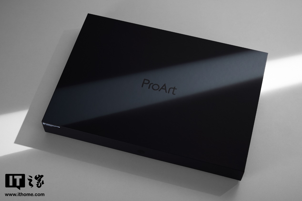 ProArt 创 16 2024 图赏：至纯至简的黑色美学