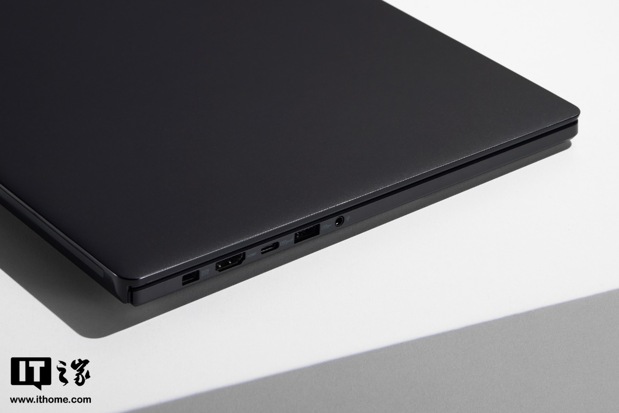 ProArt 创 16 2024 图赏：至纯至简的黑色美学