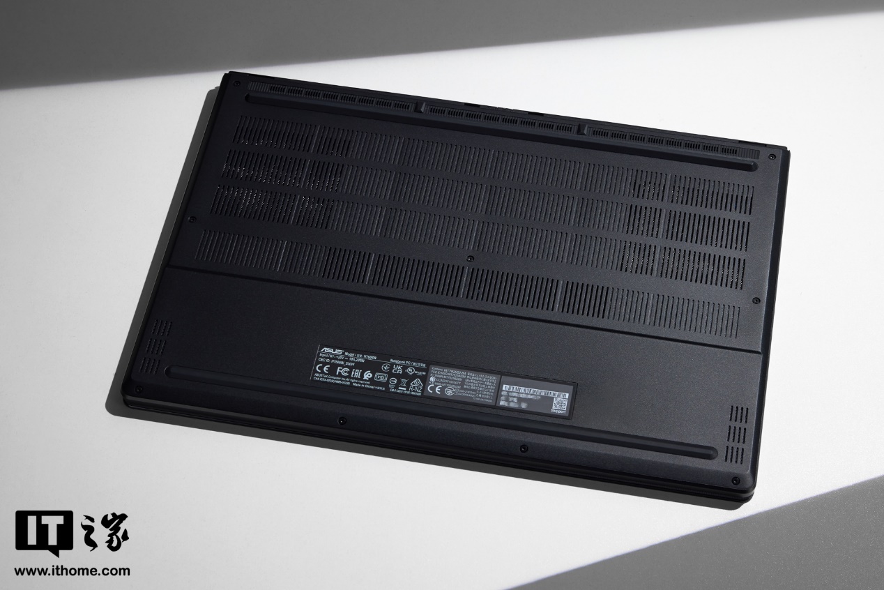 ProArt 创 16 2024 图赏：至纯至简的黑色美学