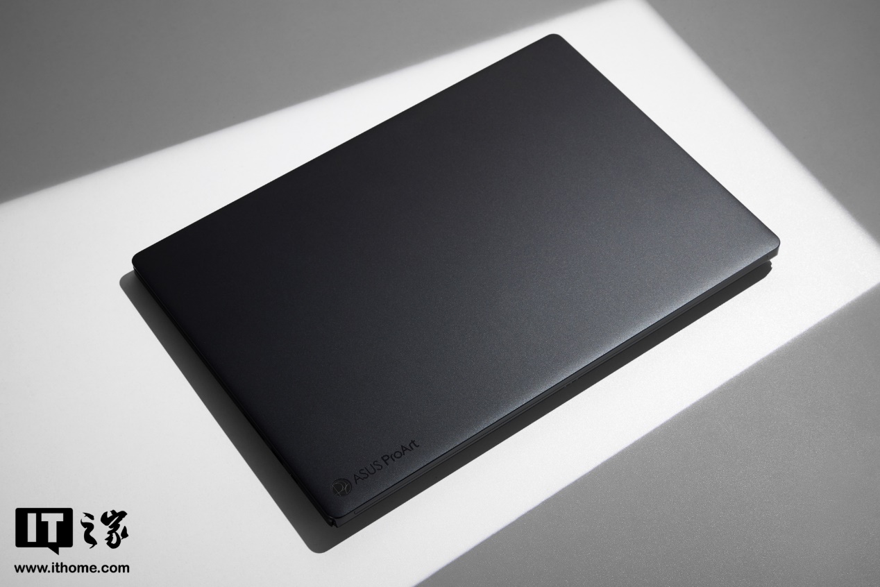 ProArt 创 16 2024 图赏：至纯至简的黑色美学