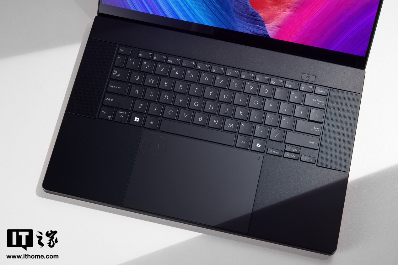 ProArt 创 16 2024 图赏：至纯至简的黑色美学