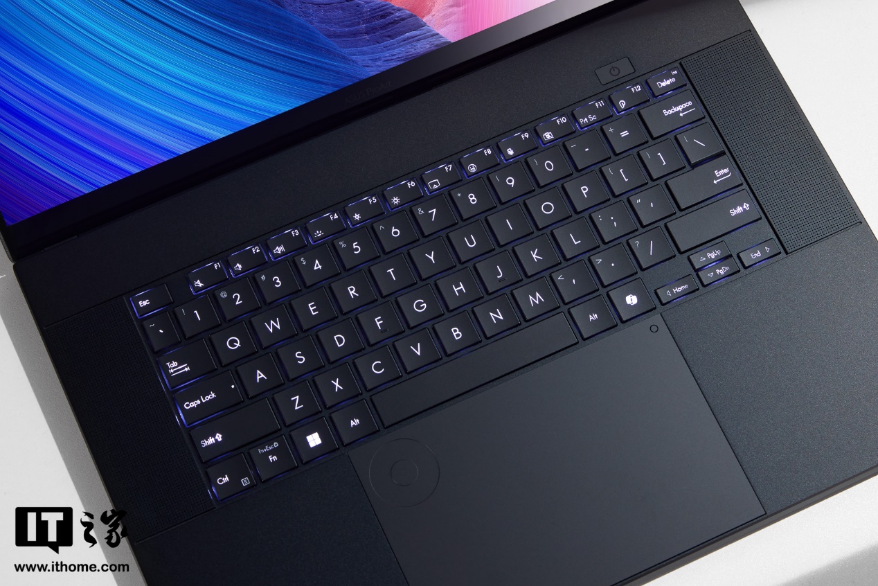 ProArt 创 16 2024 图赏：至纯至简的黑色美学